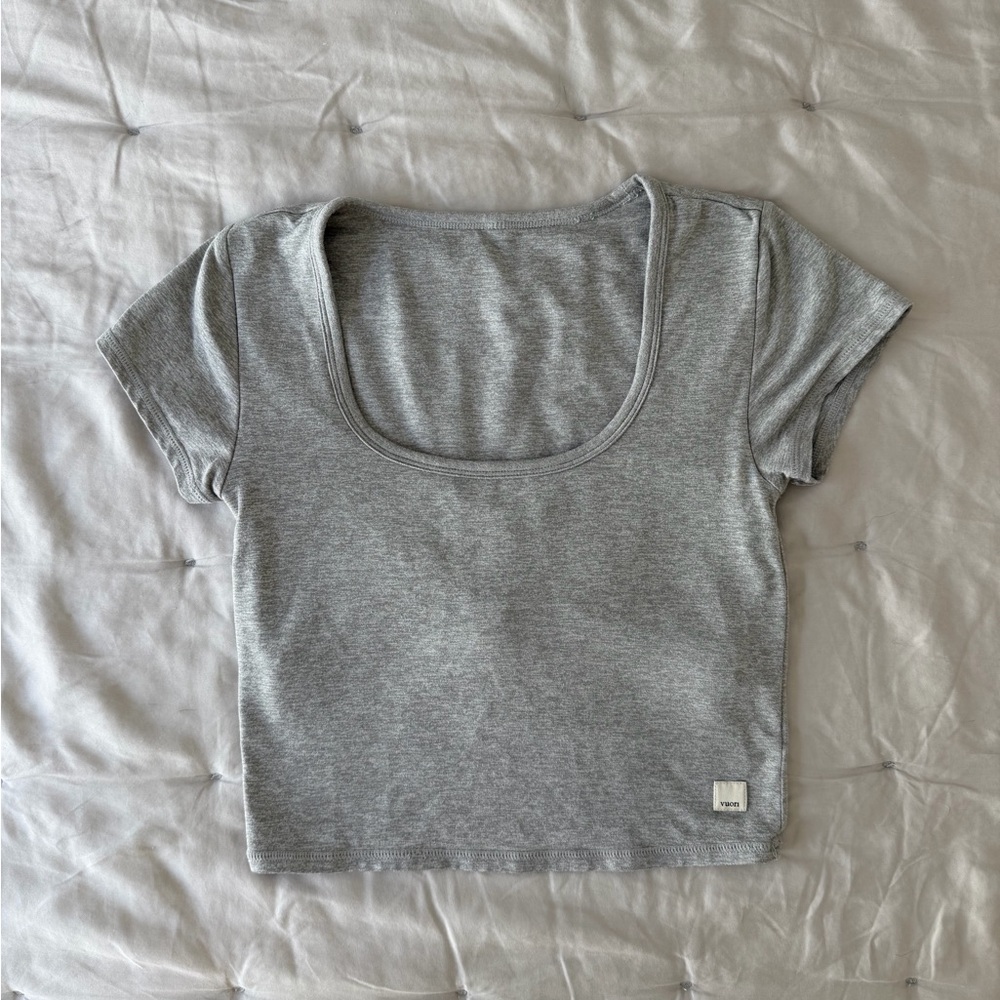 Vuori Grey Scoop Neck Cropped Tee - Womens Small